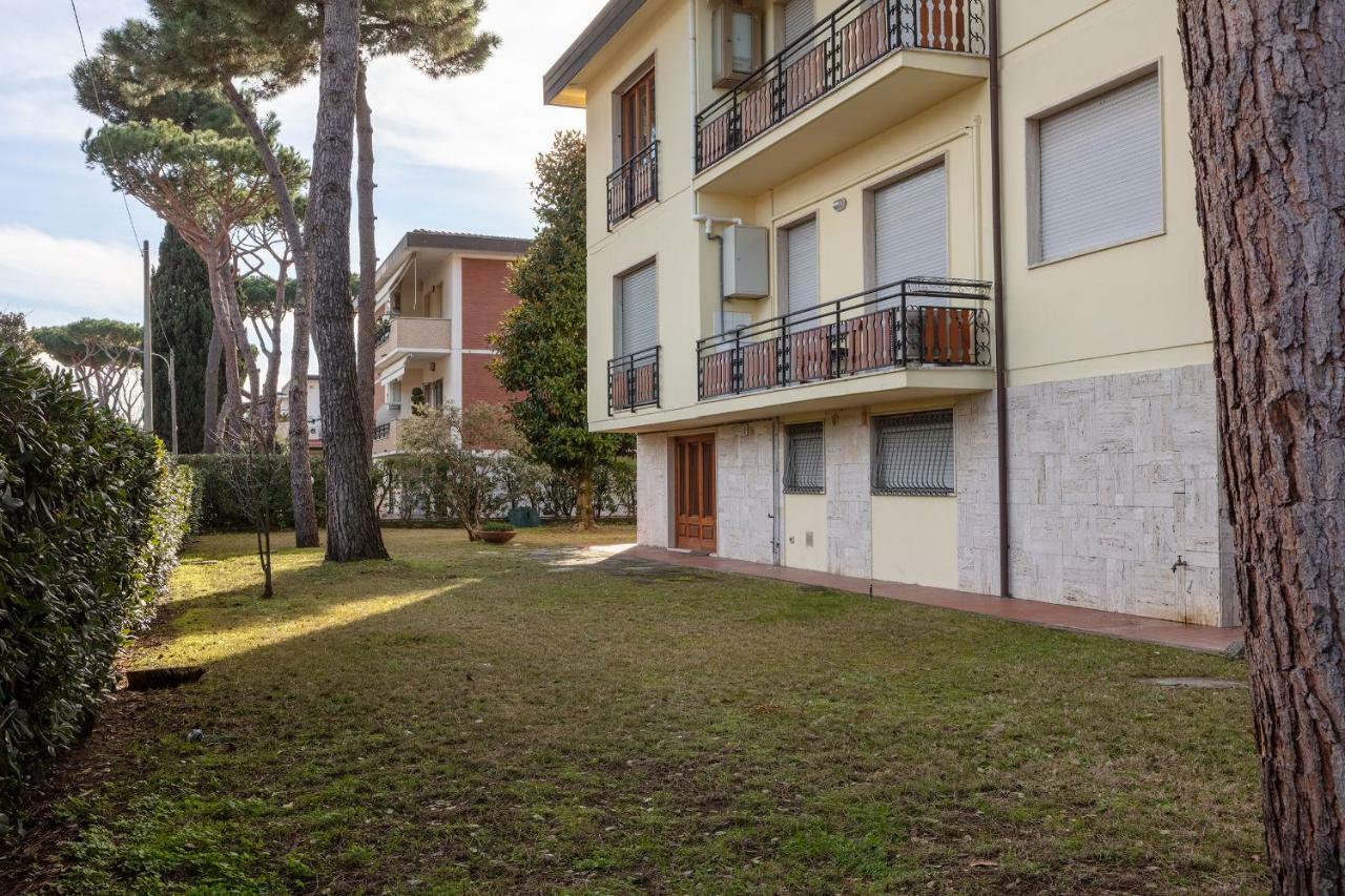 Appartamento Tina Lido di Camaiore Buitenkant foto